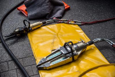 Esslingen: Mehrere Verletzte nach Vorfahrtsunfall am Charlottenplatz - Gaffer muessen zurueckgedraengt werden